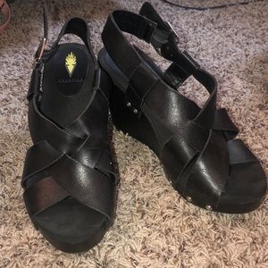 Volatile Black Wedges